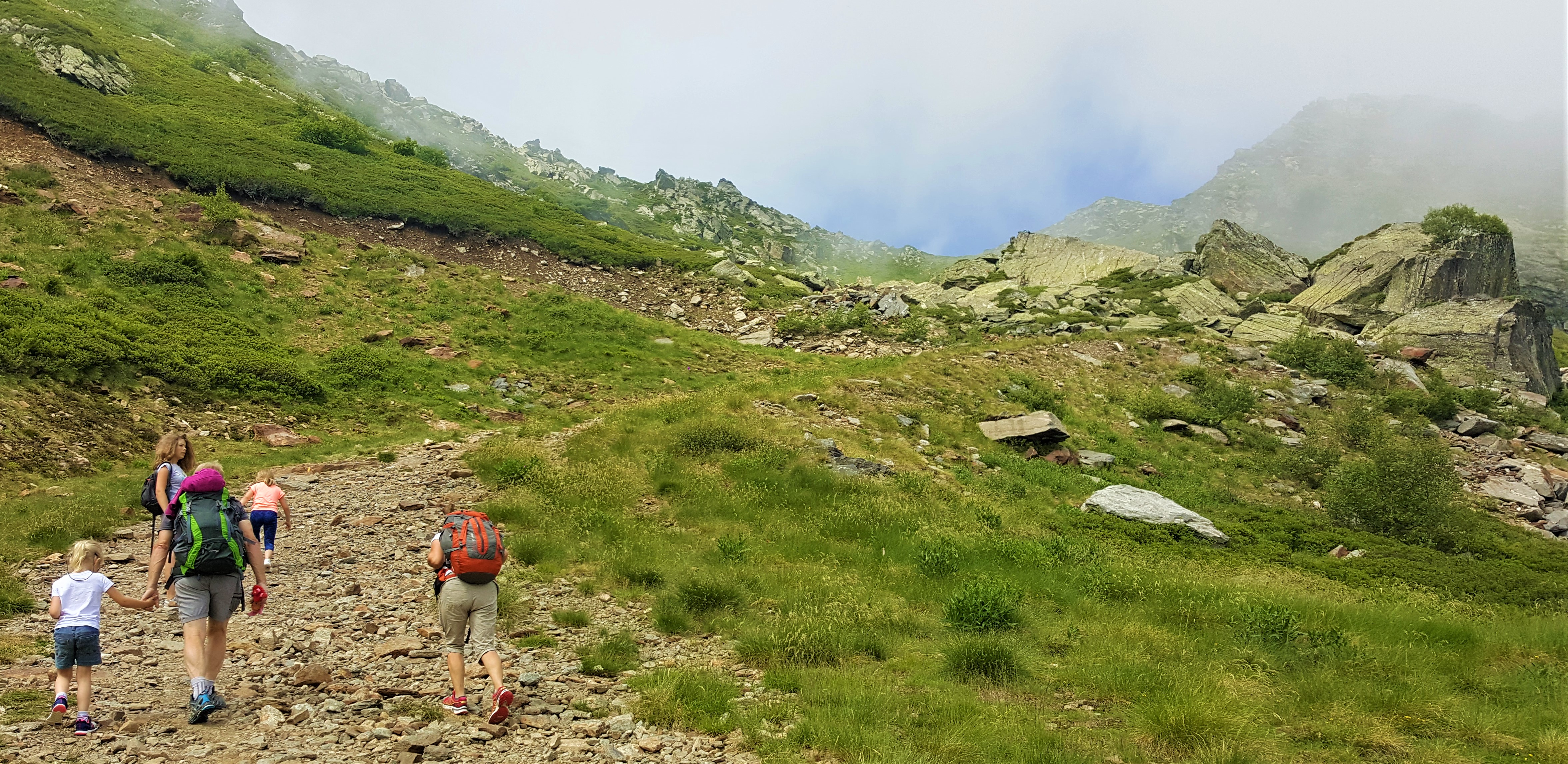 MONTS DOLMES